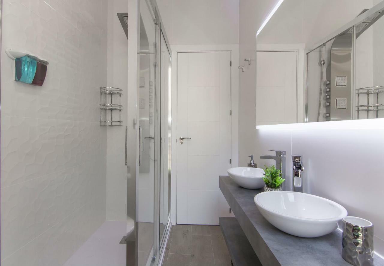 Sol Luxury Suites Madrid Bagian luar foto