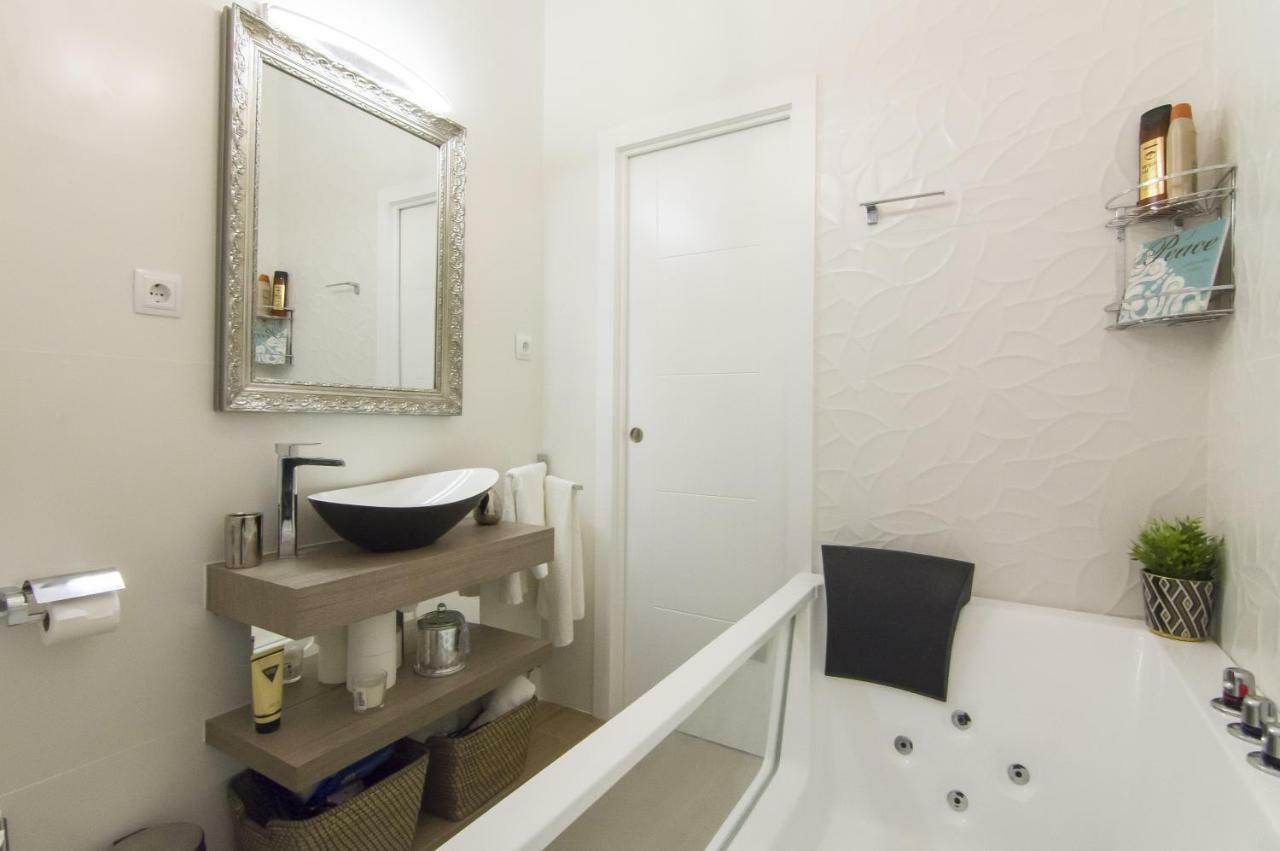 Sol Luxury Suites Madrid Bagian luar foto