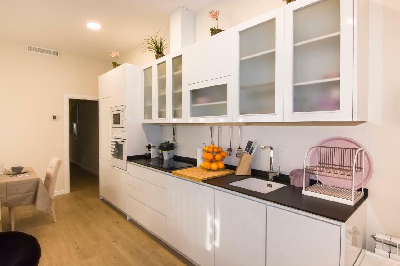 Sol Luxury Suites Madrid Bagian luar foto