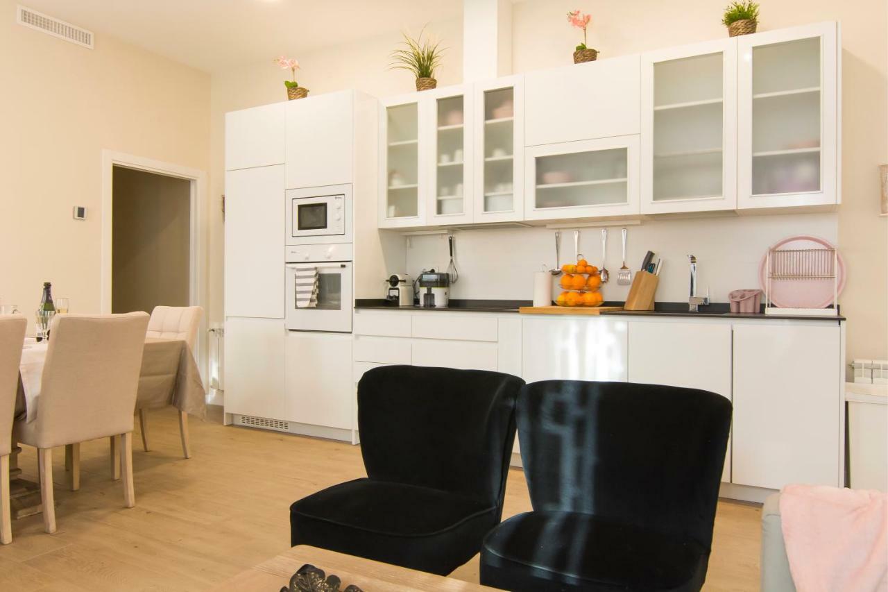 Sol Luxury Suites Madrid Bagian luar foto