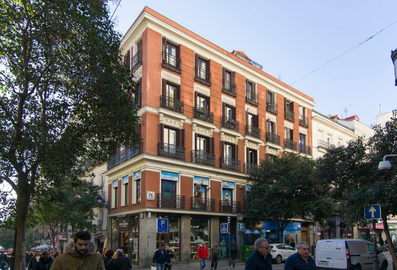 Sol Luxury Suites Madrid Bagian luar foto