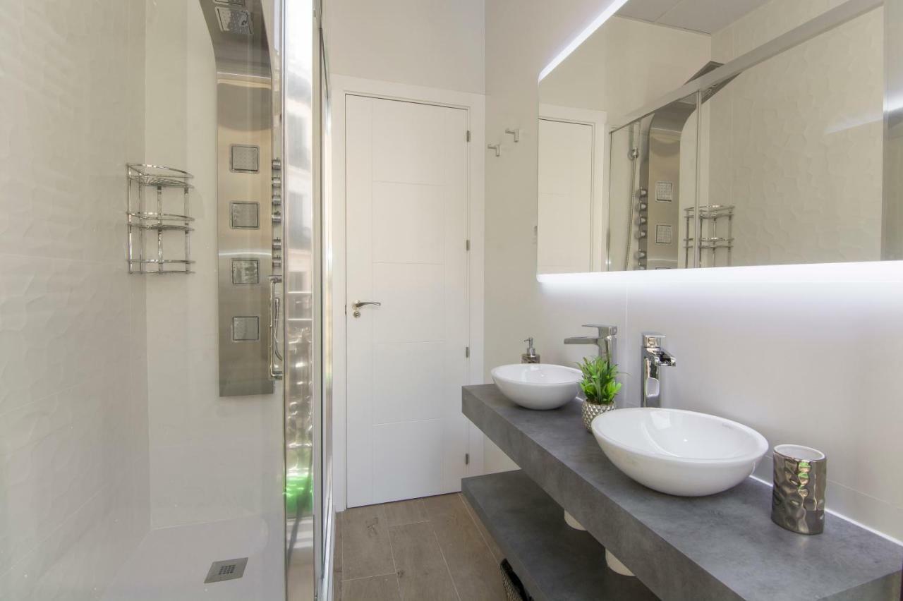 Sol Luxury Suites Madrid Bagian luar foto