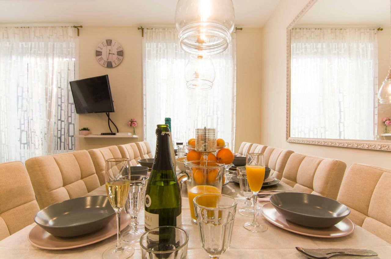 Sol Luxury Suites Madrid Bagian luar foto