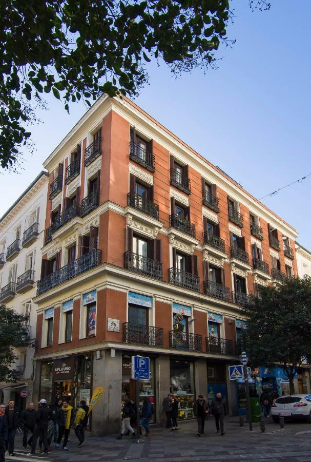 Sol Luxury Suites Madrid Bagian luar foto