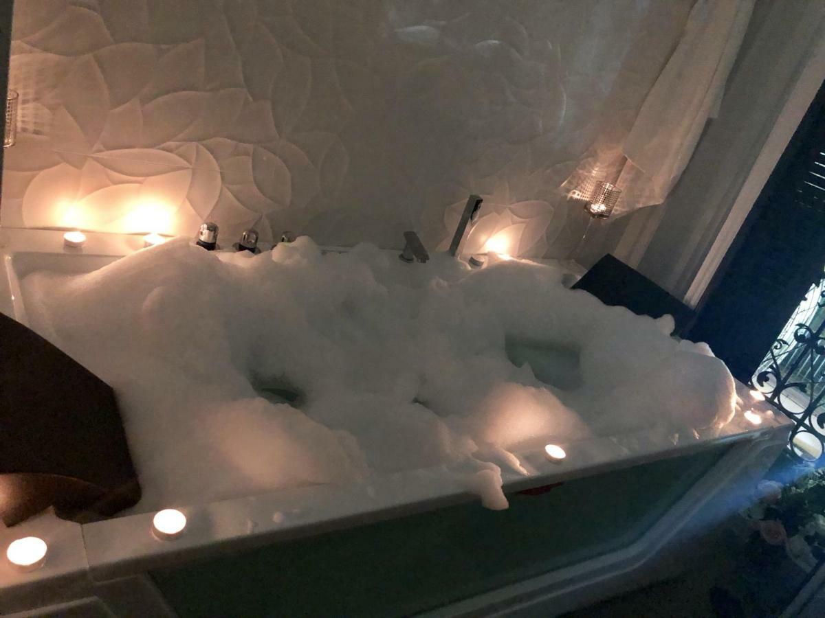 Sol Luxury Suites Madrid Bagian luar foto