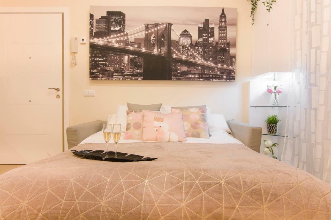 Sol Luxury Suites Madrid Bagian luar foto